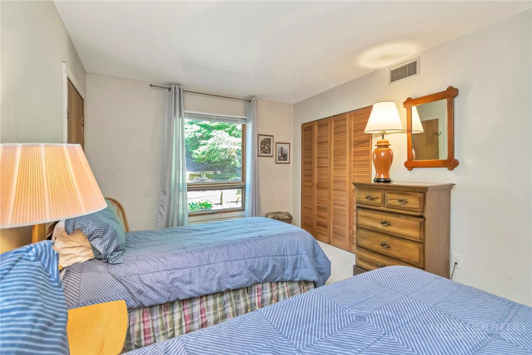 Image number 14 for the current listing