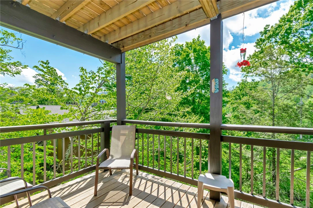 Image number 15 for the current listing