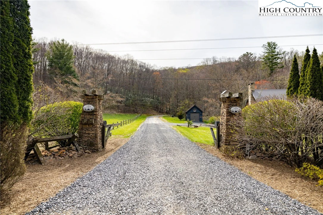 Image number 9 for the current listing