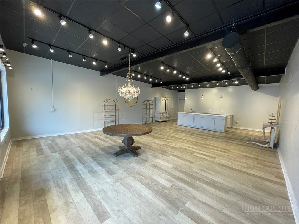 Image number 6 for the current listing