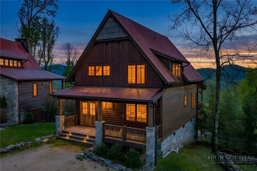 Image number 1 for the current listing