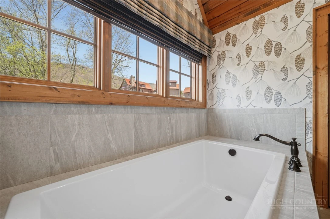 Image number 12 for the current listing