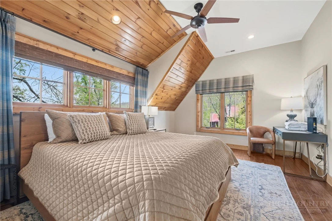 Image number 7 for the current listing