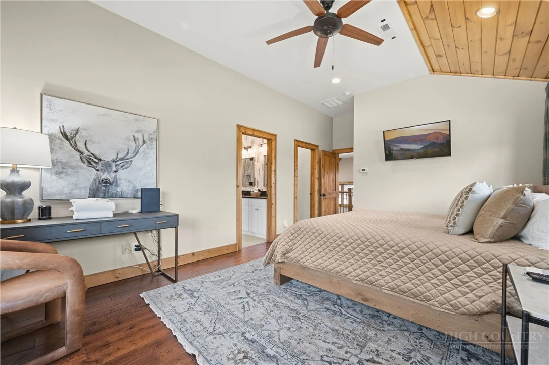 Image number 8 for the current listing