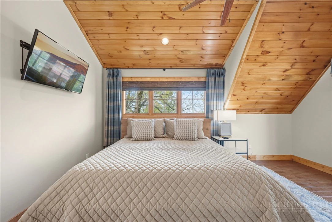 Image number 9 for the current listing