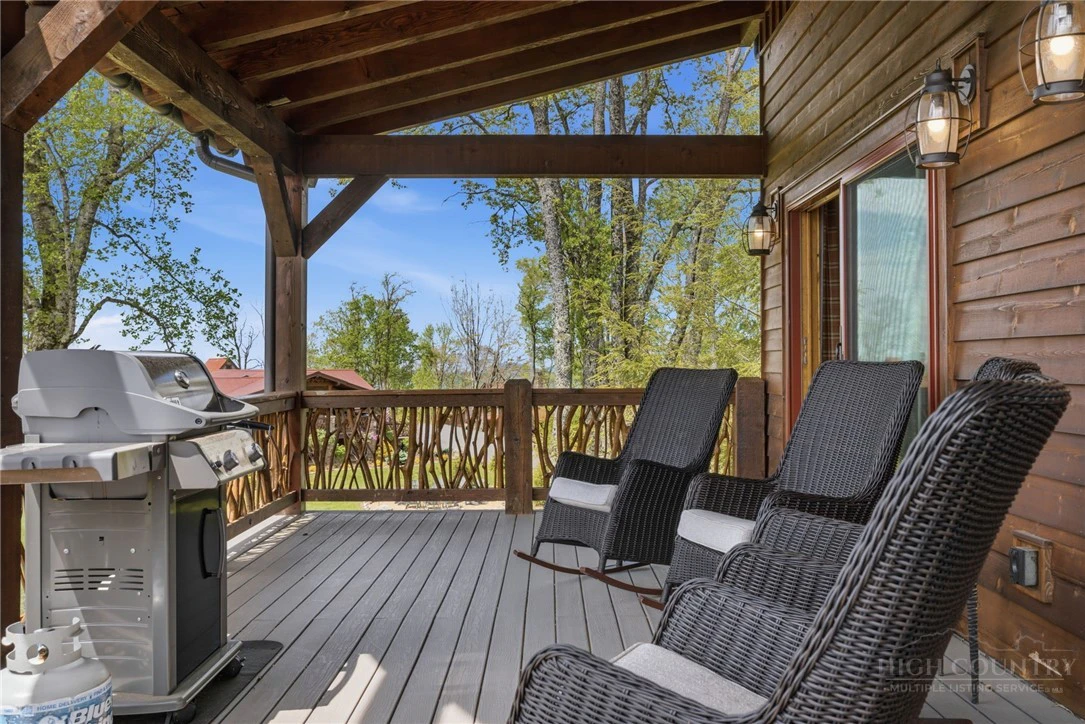 Image number 18 for the current listing