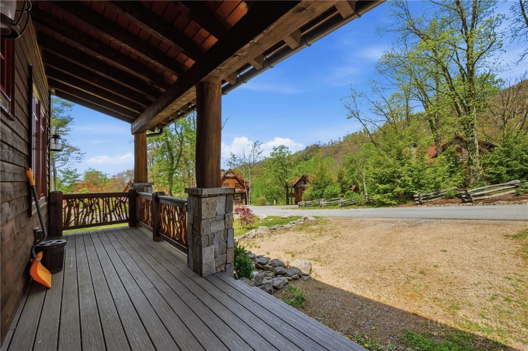 Image number 19 for the current listing