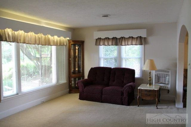 Image number 8 for the current listing