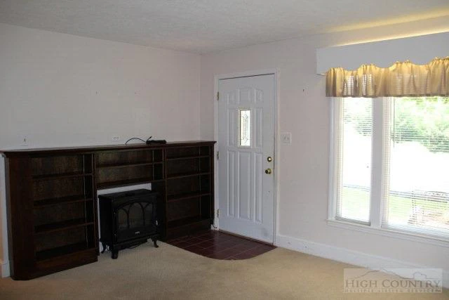 Image number 7 for the current listing