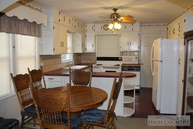 Image number 5 for the current listing