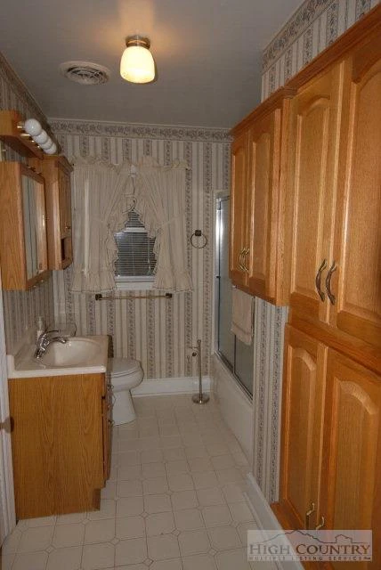 Image number 3 for the current listing