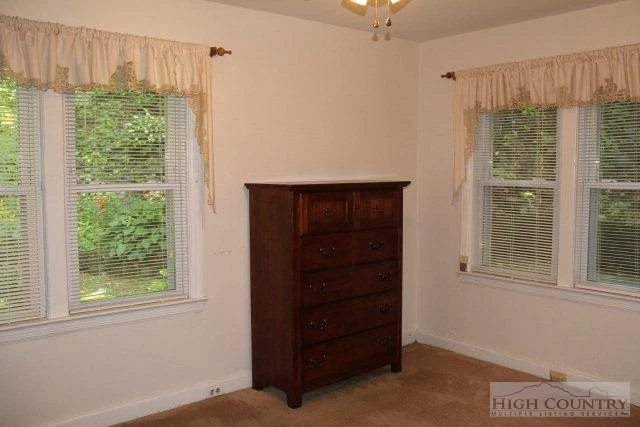Image number 14 for the current listing