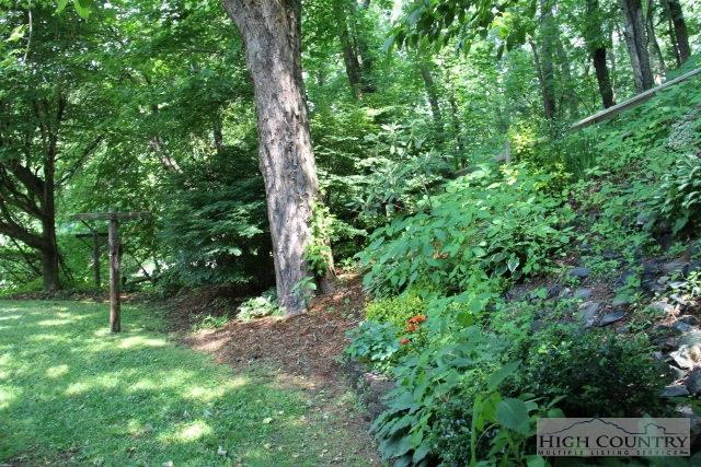 Image number 13 for the current listing
