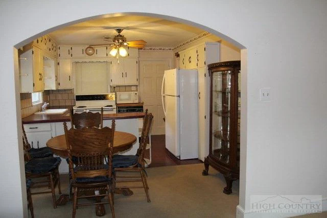 Image number 11 for the current listing