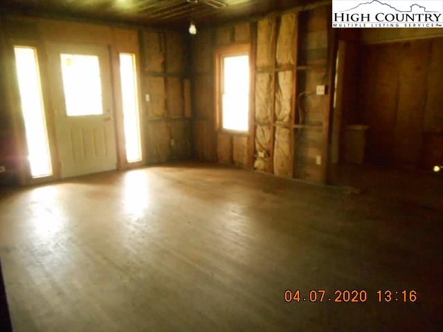 Image number 12 for the current listing