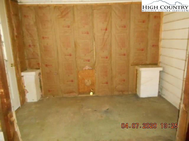 Image number 13 for the current listing