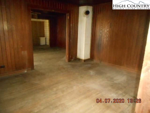 Image number 14 for the current listing