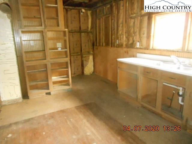 Image number 10 for the current listing
