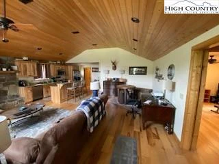 Image number 13 for the current listing