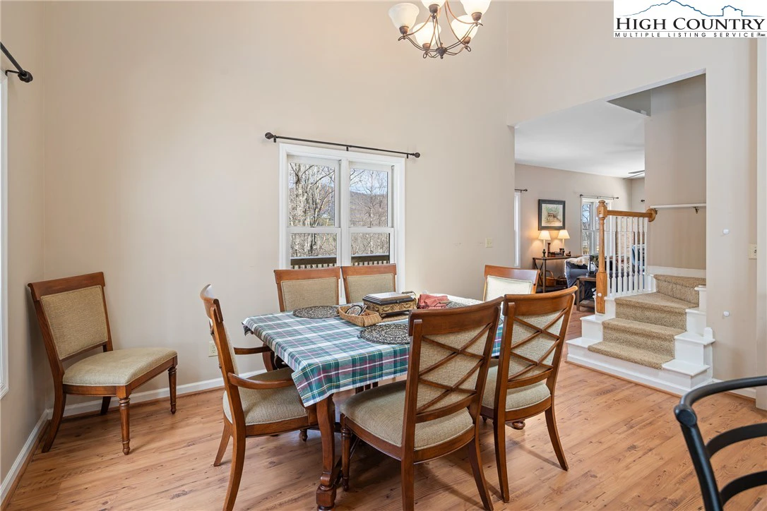 Image number 36 for the current listing