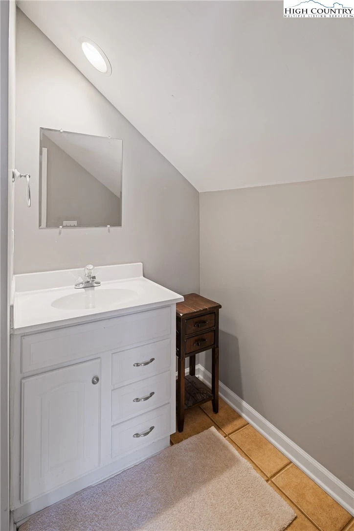 Image number 4 for the current listing