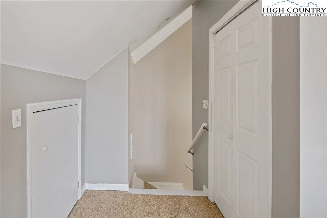 Image number 6 for the current listing