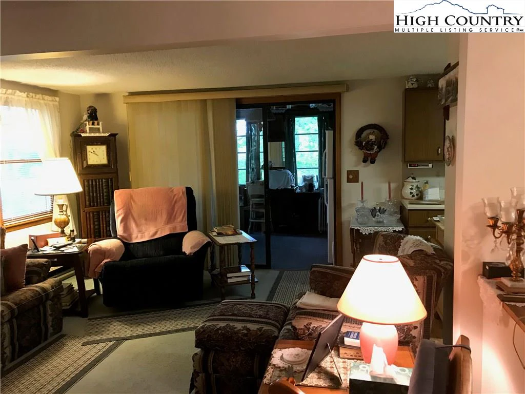 Image number 21 for the current listing