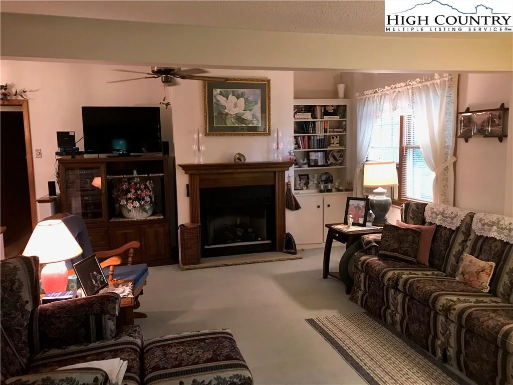 Image number 20 for the current listing