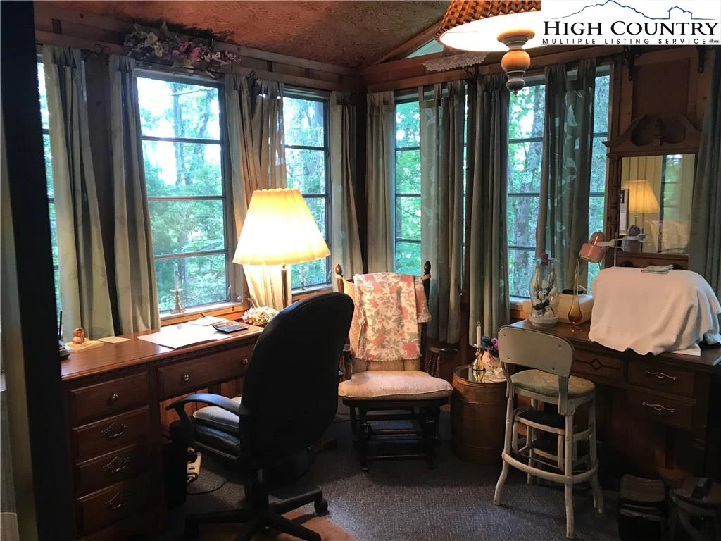 Image number 18 for the current listing