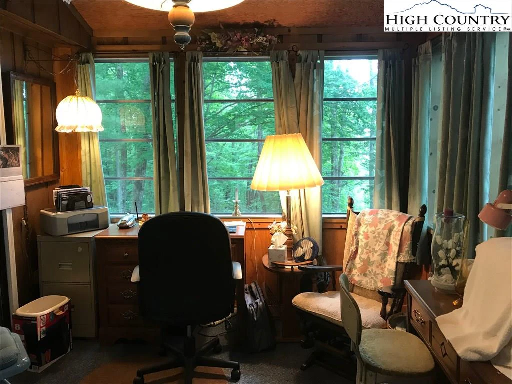 Image number 10 for the current listing