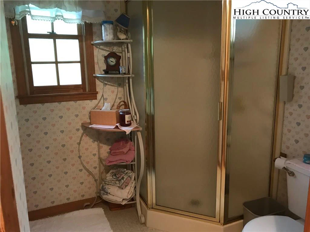 Image number 9 for the current listing