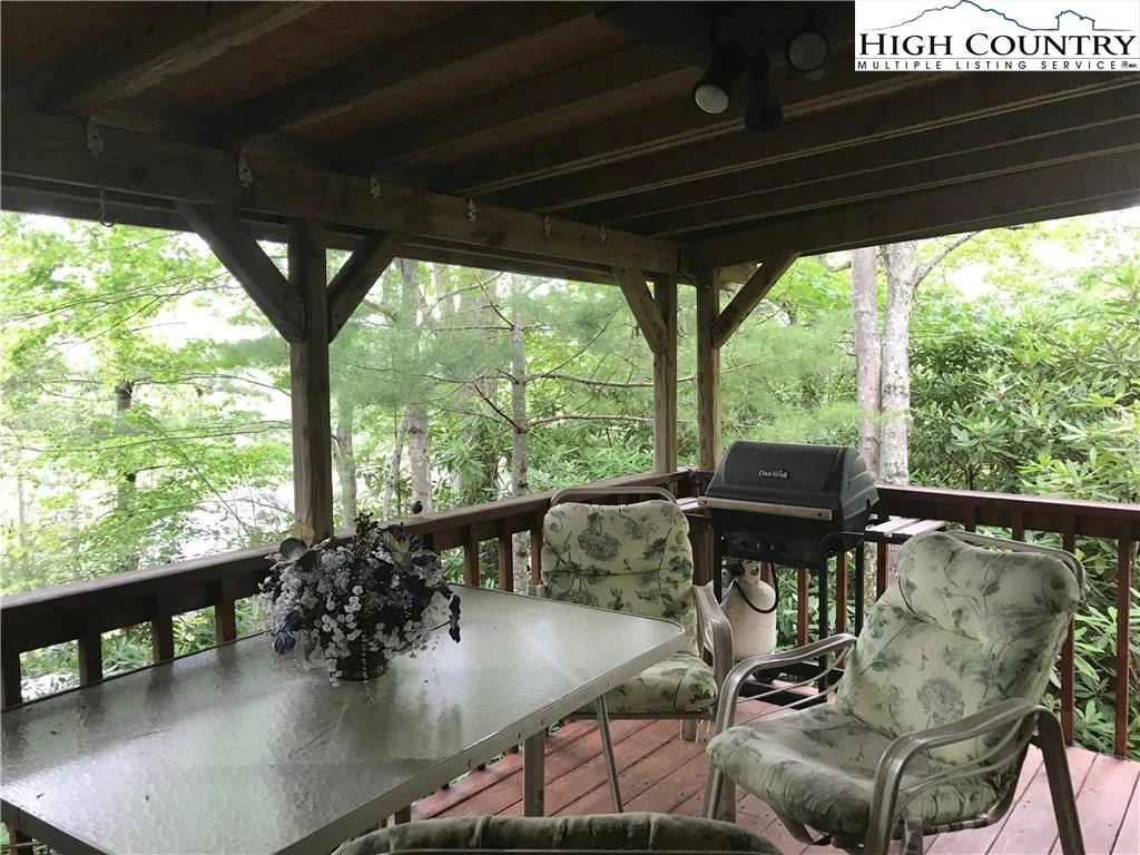 Image number 12 for the current listing