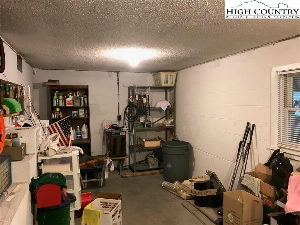 Image number 14 for the current listing