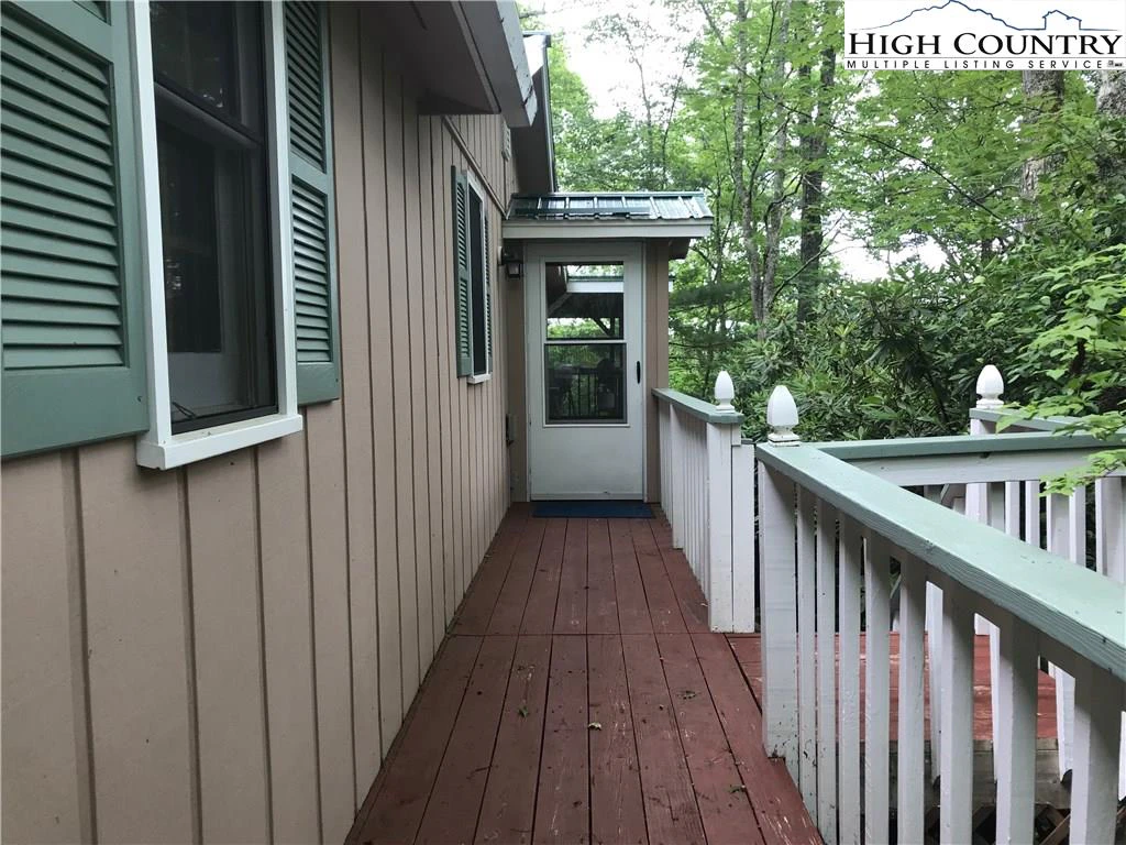 Image number 15 for the current listing