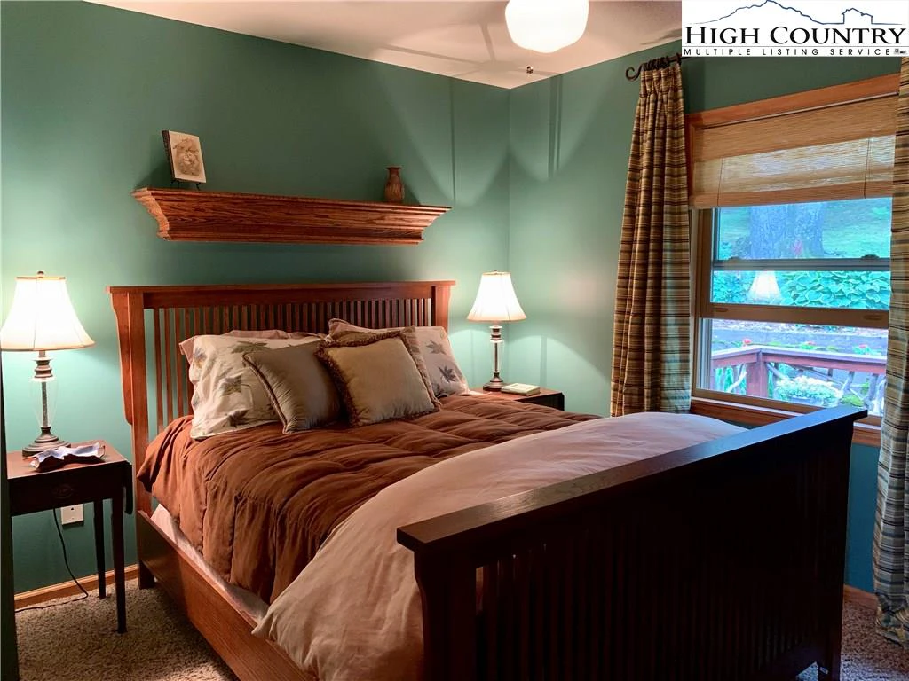 Image number 3 for the current listing