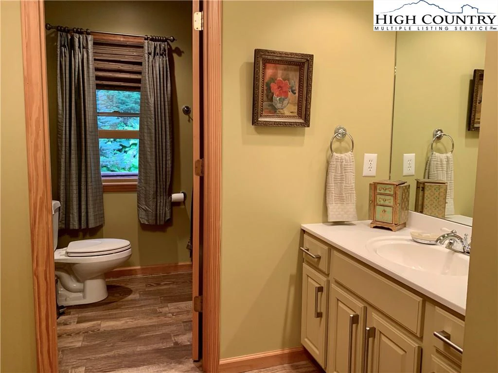 Image number 5 for the current listing