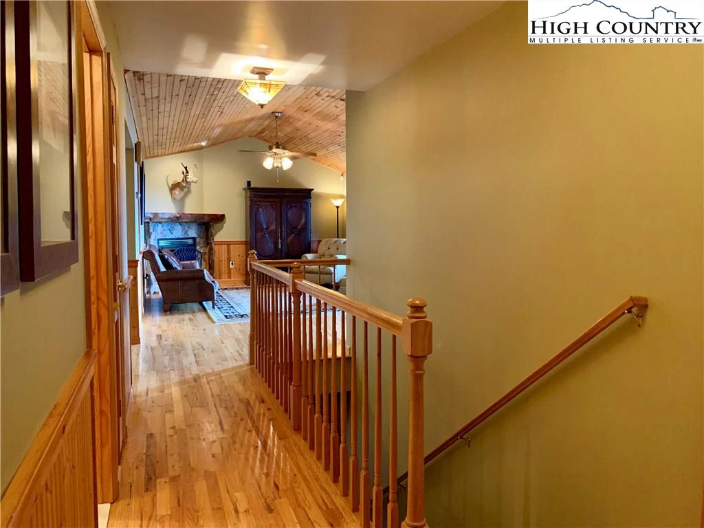 Image number 8 for the current listing