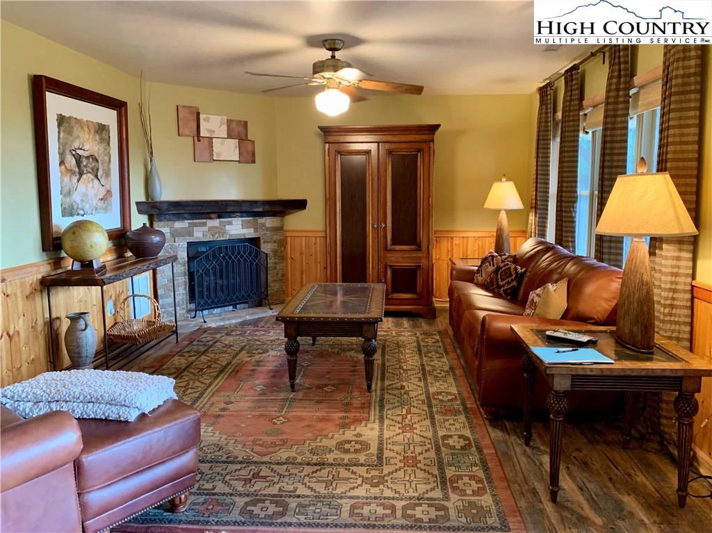 Image number 9 for the current listing
