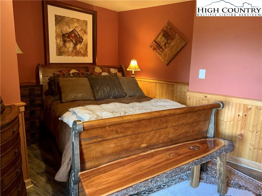 Image number 11 for the current listing
