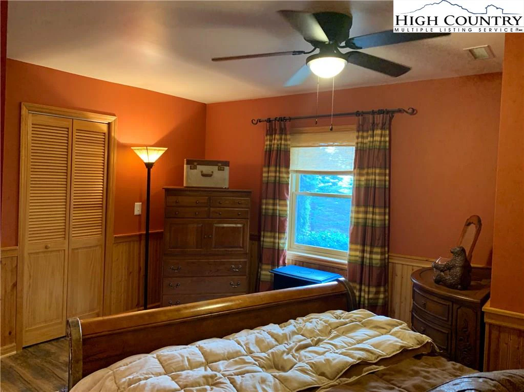 Image number 12 for the current listing