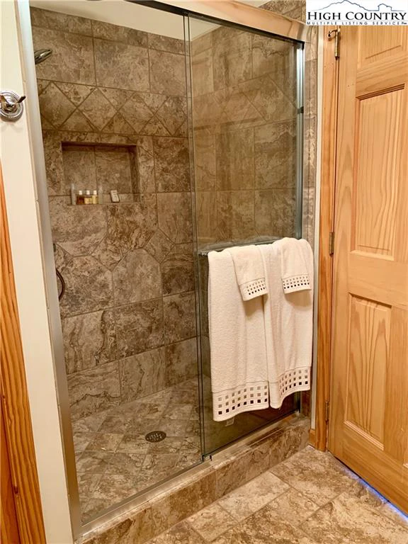 Image number 2 for the current listing