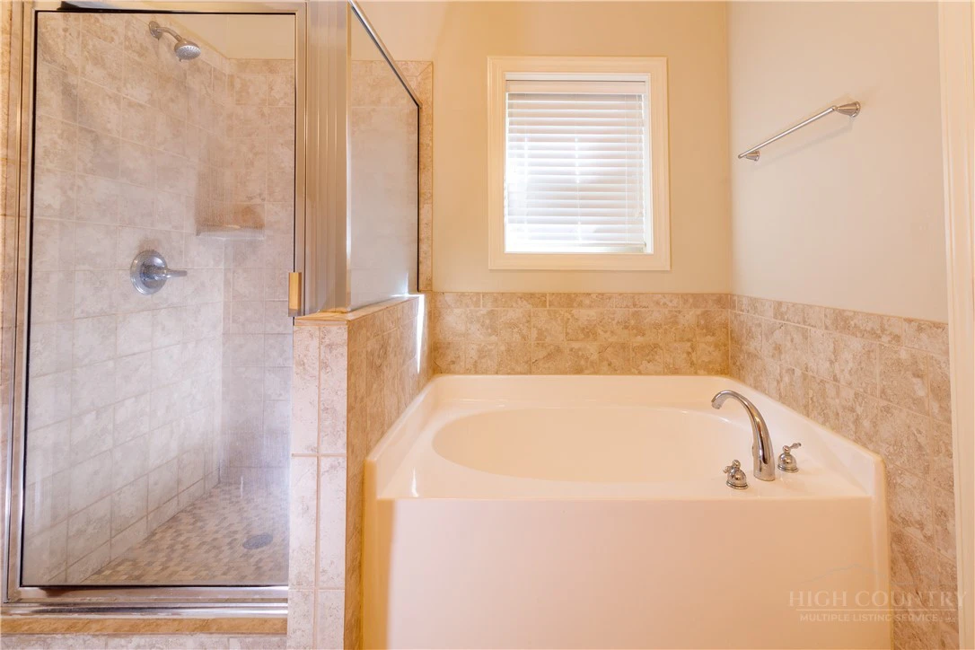 Image number 13 for the current listing