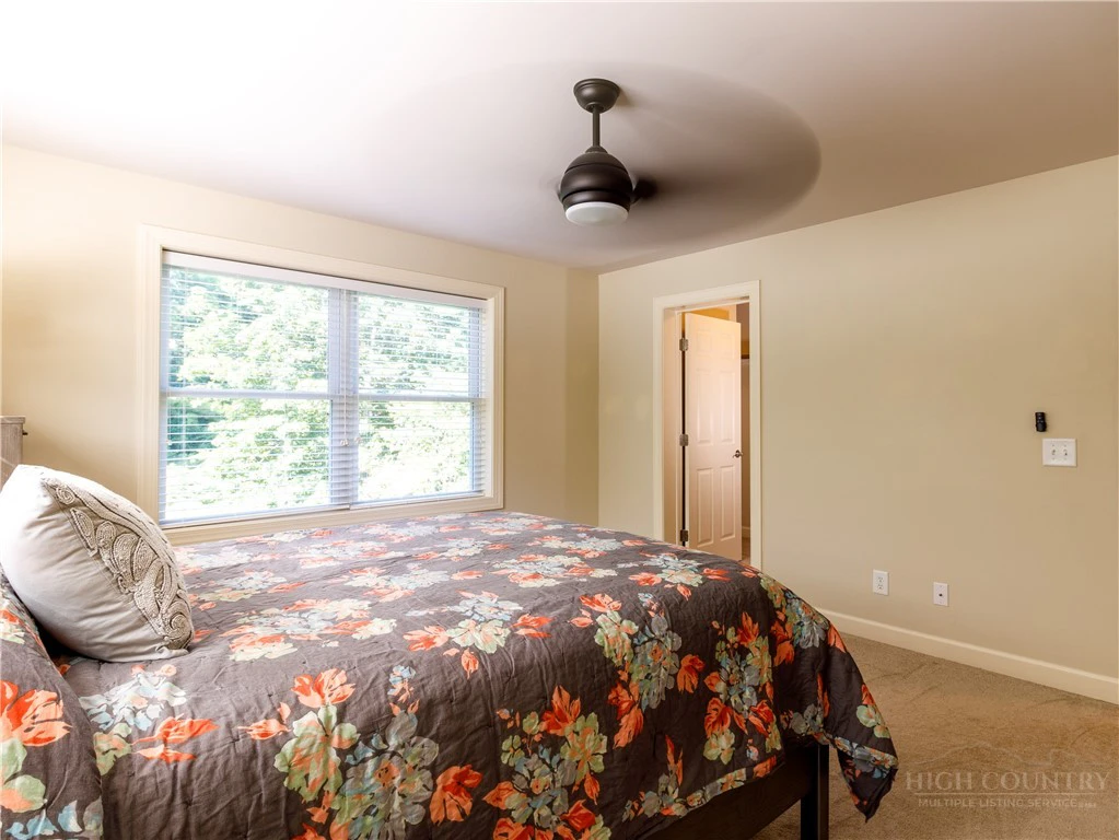 Image number 11 for the current listing
