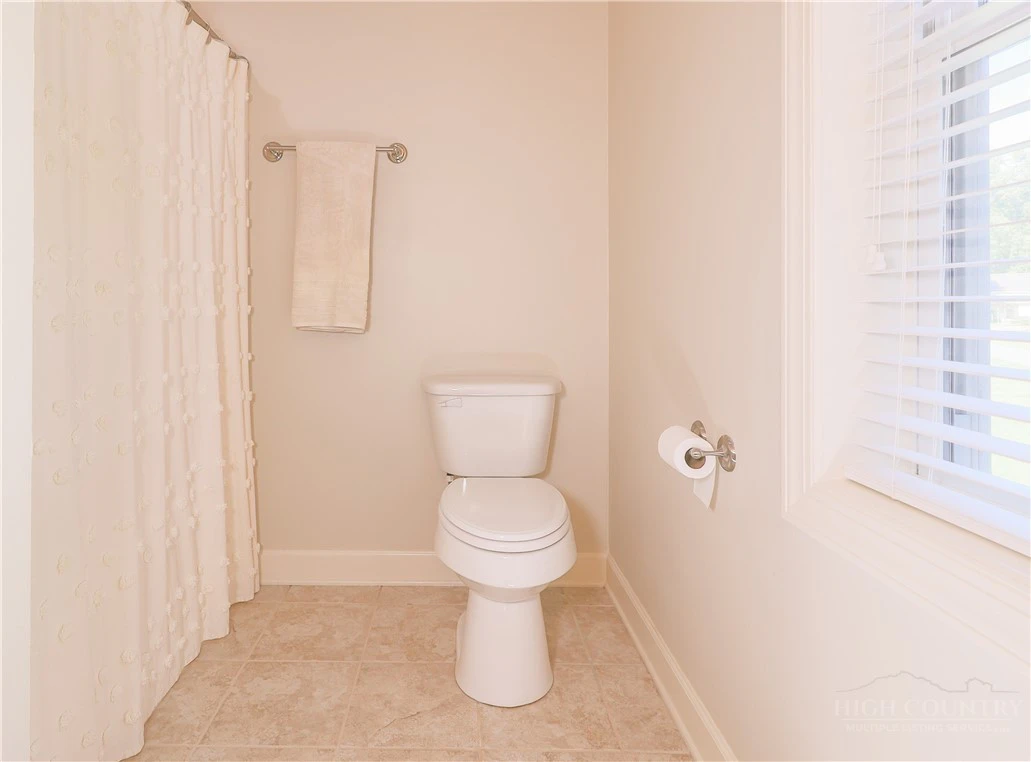 Image number 6 for the current listing