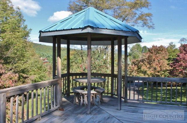 Image number 11 for the current listing
