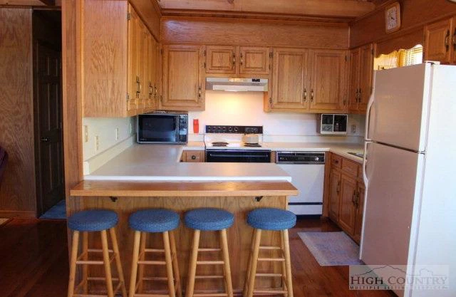 Image number 9 for the current listing