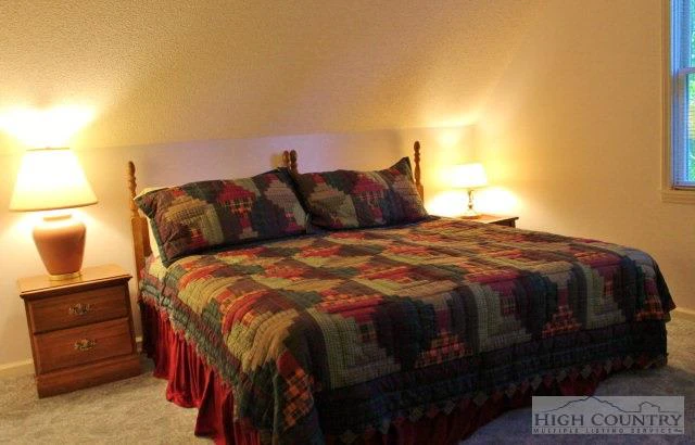 Image number 19 for the current listing