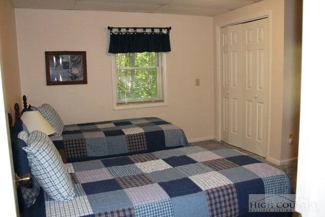 Image number 15 for the current listing