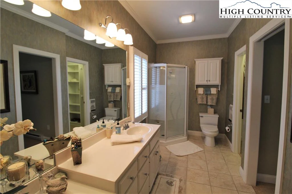 Image number 4 for the current listing