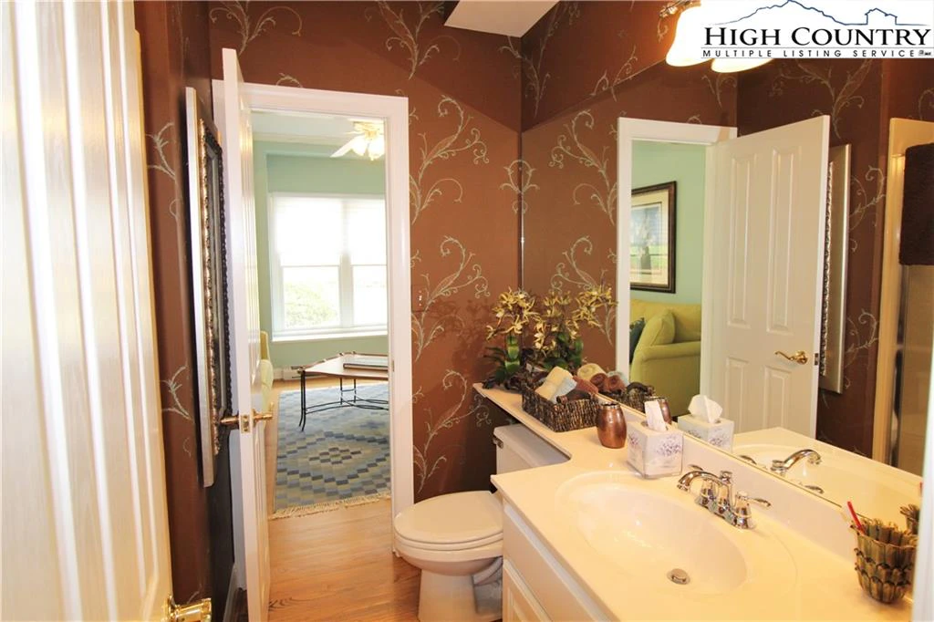 Image number 7 for the current listing